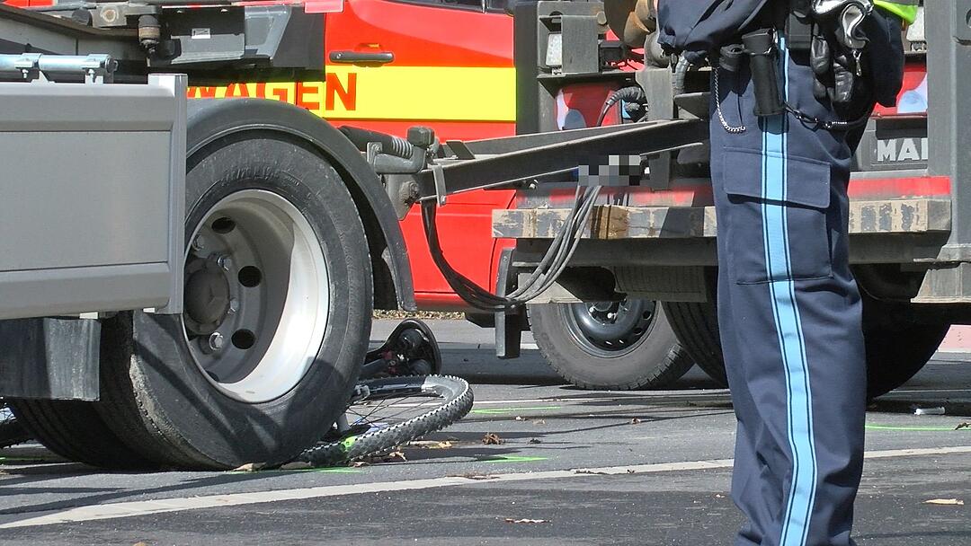 Fahrradfahrerin in Unterfranken von Lkw erfasst