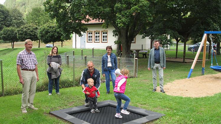 Auf dem neuen Spielplatz gibt es verschiedene Attraktionen. Foto: Winfried Ehling