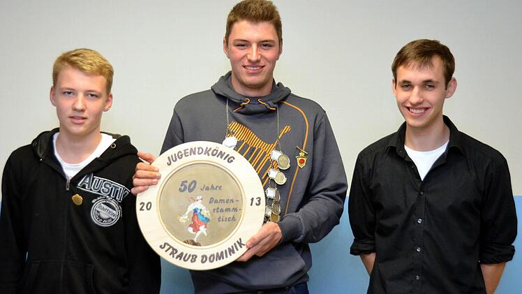 Von links: Jugendritter Maxim Globetrans, Jugendkönig Dominik Straub und der neue Jugendleiter Markus Schmidt.