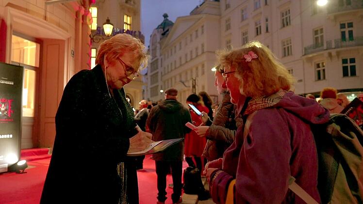 Auch heute, mit 77 Jahren, steht Peggy March noch auf der B&uuml;hne - und hat eine gro&szlig;e Fangemeinde.