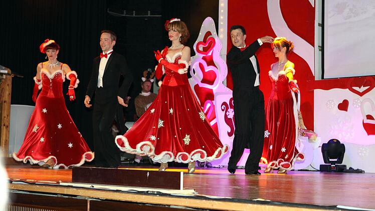 Die Tanzschule Gehde führte bei ihrer "Christmassshow" verschiedene Tänze auf.