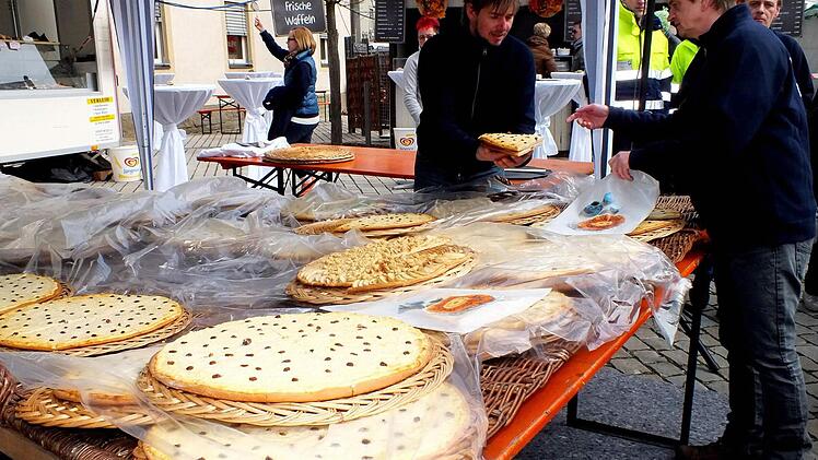 Der gute Sander Käsekuchen darf beim Korb- und Weinmarkt in Sand nicht fehlen