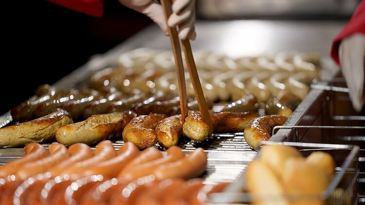Oktoberfest-Ausraster: Wiesn-Besucher ist mit Bratwurst unzufrieden - und tickt aus