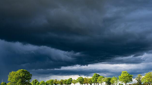Wetter in Franken: Schluss mit Frühling? Heftige Gewitter und "große Regenmengen" im Anmarsch