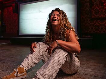 Yasmin "Yaz" liebt ihr freies und ungebundenes Leben.