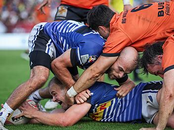 Da geht's drunter und dr&uuml;ber! Bei den "Finals" wird auch die Meisterschaft im 7er-Rugby ausgespielt. Im Bild: Spieler von SC Germania List und RG Heidelberg bei den "Finals" 2025 in Dresden.