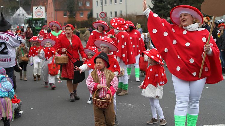 Schön anzuschaun waren die "Pilze" vom Kindergarten Weisbrunn. Foto: Günther Geiling