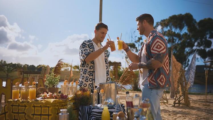 Felix Stein und Martin Braun st&auml;rken sich f&uuml;r ihre Dates.