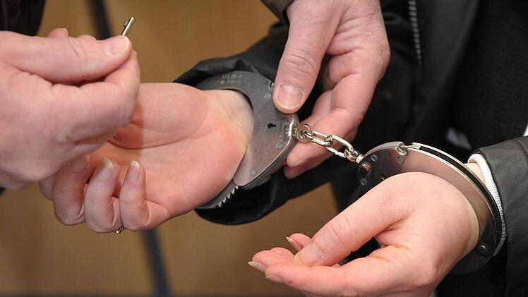 Sieben Jahre Freiheitsstrafe - so lautete das Urteil gegen den 26-Jährigen aus Baden-Württemberg. Symbolbild: David Ebener dpa