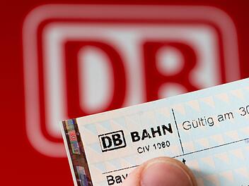Mit dem Veranstaltungsticket der Deutschen Bahn kann man ab 49,50 Euro von jedem Bahnhof in Deutschland nach Coburg reisen.  Armin Weigel, dpa