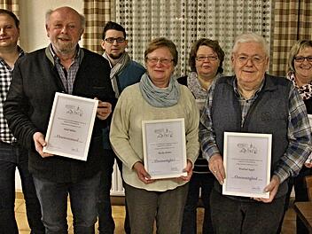 Ehrungen bei der Dorfgemeinschaft Geroldswind: Das Foto zeigt von links Vorsitzenden Andreas Müller, Adolf Müller, Johannes Müller, Blanca Müller, Anneliese Müller, Winfried Appel und Hildegunde Müller.Helmut Will