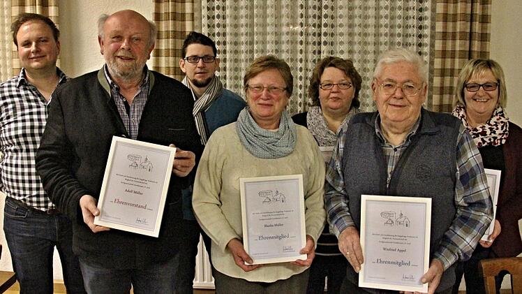 Ehrungen bei der Dorfgemeinschaft Geroldswind: Das Foto zeigt von links Vorsitzenden Andreas Müller, Adolf Müller, Johannes Müller, Blanca Müller, Anneliese Müller, Winfried Appel und Hildegunde Müller.Helmut Will