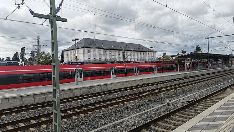 Bahnhof Forchheim, Zug, Bahn, Regionalexpress