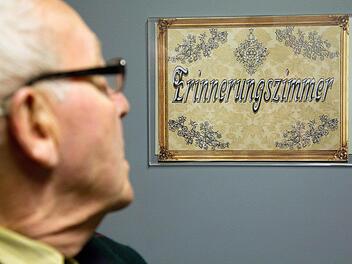 Die Diagnose Demenz bedeutet für Betroffene und Angehörige eine drastische Veränderung des Alltags.  Foto: Friso Gentsch/dpa