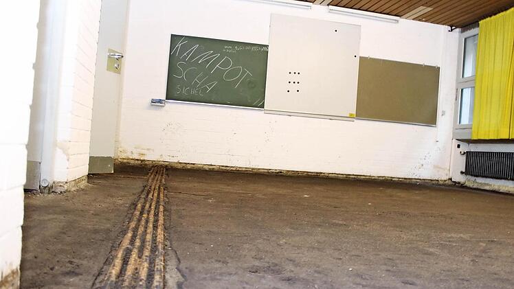 Einigermaßen trocken, aber nicht mehr zu retten: der Seminarraum im Keller des Gemeindehauses