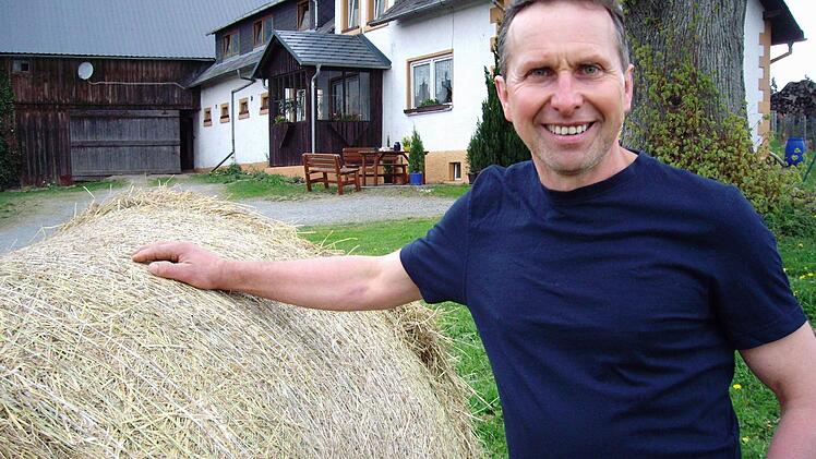 Der selbsternannte "Milchbauer im Kleinformat" Gottfried (54) aus Oberfranken. Foto: RTL / Alle Infos zu "Bauer sucht Frau" im Special bei RTL.de: www.rtl.de/cms/sendungen/bauer-sucht-frau.html