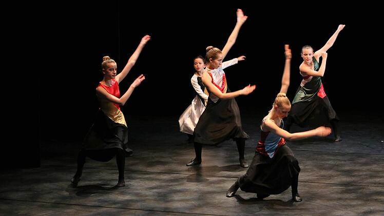 Matinee "Jugend spielt für Jugend" im Landestheater Coburg: Schüler der Ballettschule Natalia Riedmann.Foto: Jochen Berger