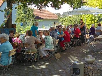 Einmal im Monat öffnet das Café im "Haus Erlebenskunst", um einen Ort für Begegnungen zu schaffen. Foto: Thea Keßler