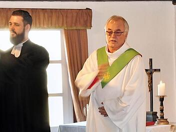 Pfarrer Michael Thiedmann (links) und Pastoralreferent Günter Schmitt gestalteten den Wirtshausgottesdienst in Ibind.  Foto: Simon Albrecht