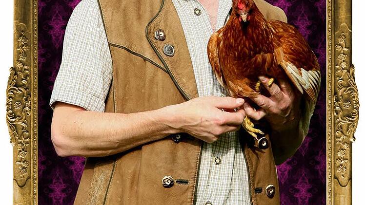 Der heitere Hühnerwirt Jürgen (42) aus der Nähe von Bamberg lebt mit seinem Onkel auf einem Hof mit 11 Hektar Ackerland, knapp 1000 Hühnern und Küken, 70 Enten, 30 Hasen und 5 Meerschweinchen.