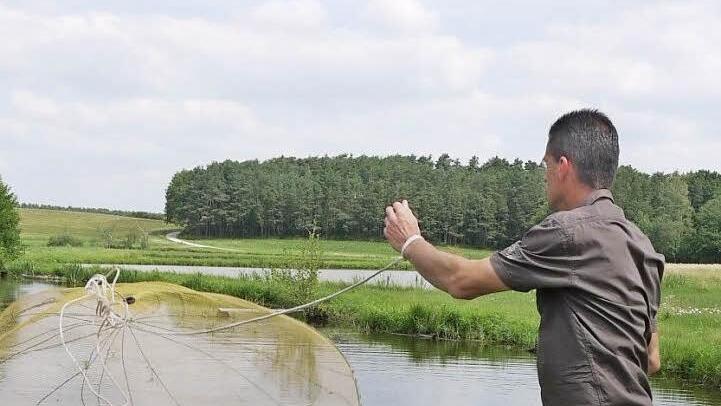 Nicht zum Abfischen, nur zur Kontrolle der Fischbestände dient das Wurfnetz.