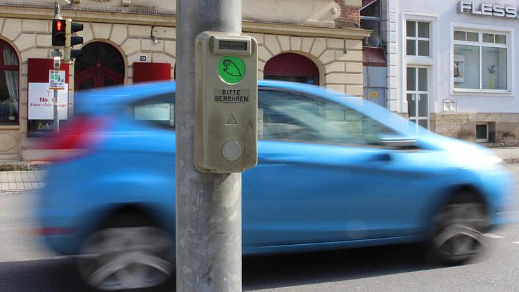 Ohne das Tacken ist es für Blinde fast unmöglich die befahrene Straße zu erkennen. Ein Defekt, der schnell gefährlich werden kann.  Foto: Lisa Kieslinger