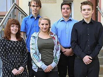 Sie sind die besten Schüler der Mittelschulen der Region Bamberg (v.l.): Sarah Dietze, Bernhard Eberle, Annika Uhmann, Tobias Rob und Leon Bouchtili. Foto: Rieger Press