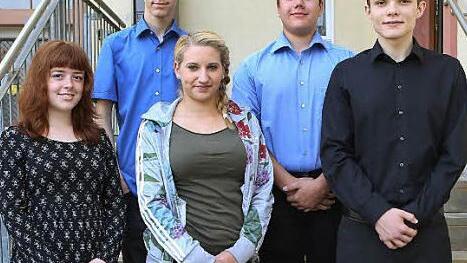 Sie sind die besten Schüler der Mittelschulen der Region Bamberg (v.l.): Sarah Dietze, Bernhard Eberle, Annika Uhmann, Tobias Rob und Leon Bouchtili. Foto: Rieger Press
