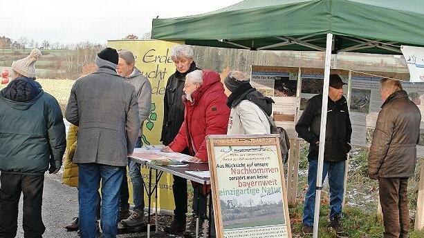 Die Interessenten konnten sich bei Punsch und Lebkuchen informieren.