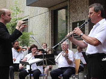 Mit viel Pathos spielte Thomas Hofmann das Klarinettenkonzert von Mozart. Fotos: Sonja Adam