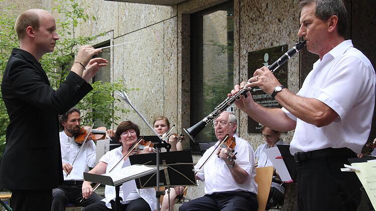 Mit viel Pathos spielte Thomas Hofmann das Klarinettenkonzert von Mozart. Fotos: Sonja Adam