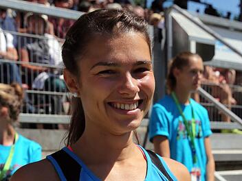 Die pure Freude: Babinja Wirth vom TSV Ebermannstadt beendete den 3000-Meter-Hindernislauf bei der Deutschen Meisterschaft in Nürnberg auf Platz 17, für die erst 20-Jährige war es die Premiere im Feld der nationalen Frauen-Elite.  Foto: Bernd Schindzielorz