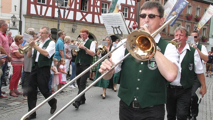 Impressionen vom Festzug der Fanclubs Foto: Sonny Adam