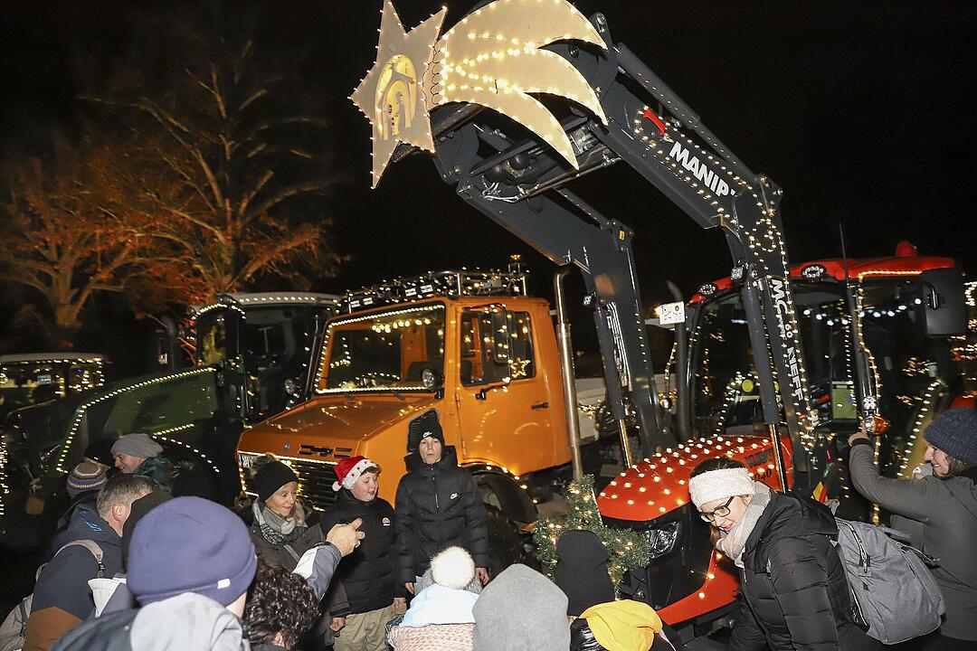 In Kulmbach durfte die beliebte Lichterfahrt der Traktoren stattfinden.