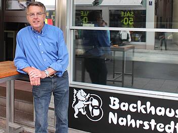 Gemeinsam mit dem Backhaus Nahrstedt sucht Bernd Faber nach einem neuen Pächter für die Räume in der Oberen Marktstraße. Foto: Thomas Mäuser
