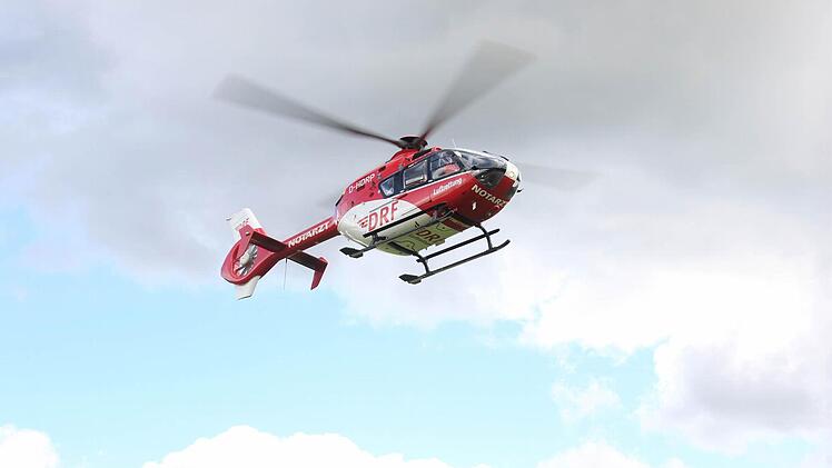 Der erste Hubschrauber hebt ab.  Foto: Friedwald Schedel