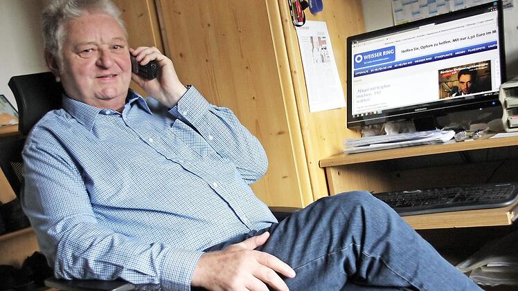 Helmut Will ist ehrenamtlich für den Weißen Ring im Kreis Haßberge verantwortlich. Seine Arbeit im Opferschutz beginnt oft am Telefon.  Foto: Dann