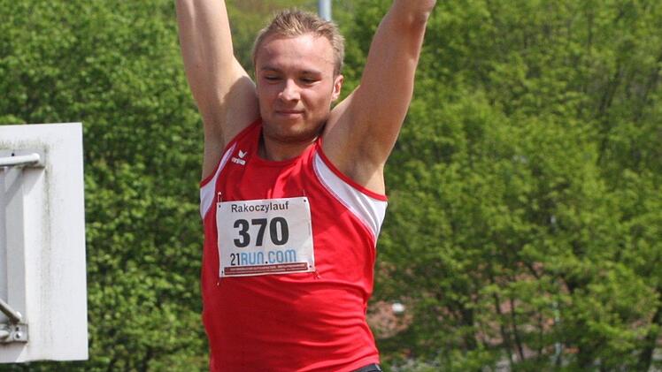 Maximilian Entholzner vom 1. FC Passau erzielte im Weitsprung der Männer mit 7,92 Meter eine neue deutsche Jahresbestleistung.