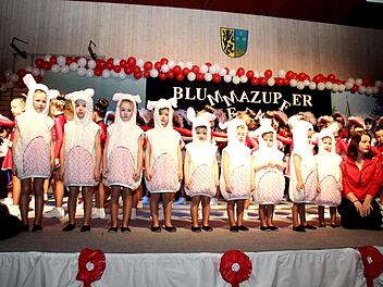 Die Purzel erhielten genauso großen Applaus wie alle Darbietenden  bei der Prunksitzung in Weisendorf.  Fotos: Richard Sänger