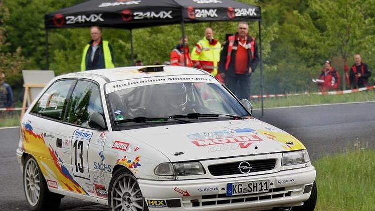 Lokalmatador Sven Hochwimmer mit Co. Marco Hartung sicherten sich im betagten Opel Astra GSi 16V einen ausgezeichneten Platz sechs in ihrer starken Fahrzeugklasse.Karlheinz Franz
