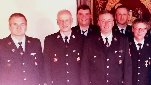 Ehrungen standen bei der Feuerwehr Unterleichtersbach an: (von links) Tim Kleinhenz, Roland Zehner, Maximilian Milotta, Vorsitzender Oliver Schaub, Andras Schneider und Wolfgang Reu&szlig;. Foto: Wolfgang Saam