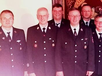 Ehrungen standen bei der Feuerwehr Unterleichtersbach an: (von links) Tim Kleinhenz, Roland Zehner, Maximilian Milotta, Vorsitzender Oliver Schaub, Andras Schneider und Wolfgang Reuß. Foto: Wolfgang Saam
