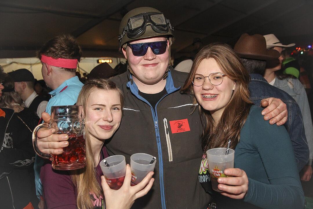 Super Stimmung beim Meeder Zeltfasching 2025!