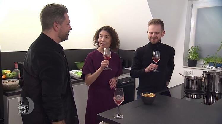 Albert freut sich &uuml;ber die Pommes zum Aperitif.