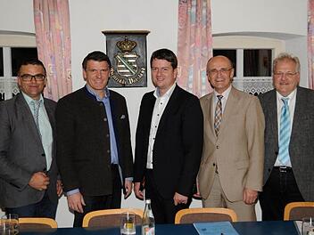 Informationen aus erster Hand erhielten die Veranstaltungsteilnehmer von CSU-Vorsitzenden Uwe Stubenrauch, MdL Steffen Vogel, MdL Sandro Kirchner, Landrat Wilhelm Schneider und Königsbergs. Bürgermeister Claus Bittenbrünn.  Fotos: Günther Geiling