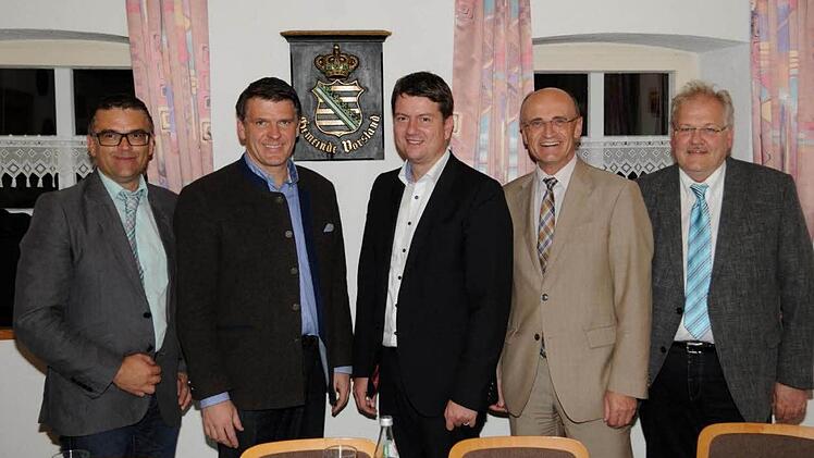 Informationen aus erster Hand erhielten die Veranstaltungsteilnehmer von CSU-Vorsitzenden Uwe Stubenrauch, MdL Steffen Vogel, MdL Sandro Kirchner, Landrat Wilhelm Schneider und Königsbergs. Bürgermeister Claus Bittenbrünn.  Fotos: Günther Geiling