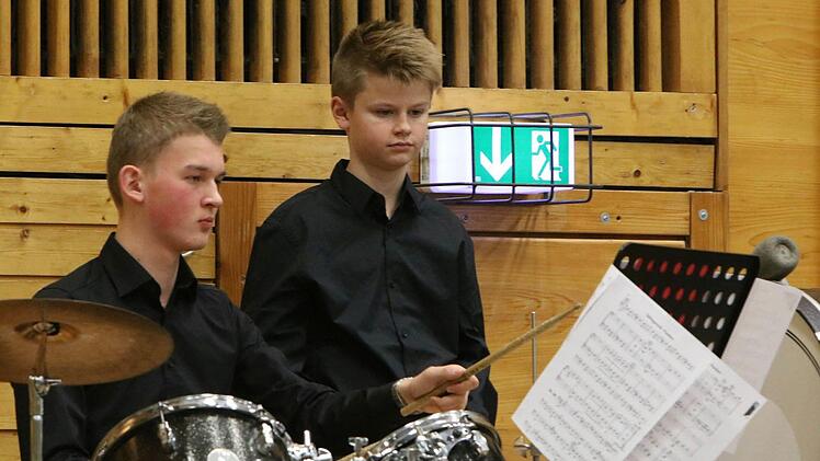 Impresionen vom Sinfoniekonzert in der Franz Goebel Halle Rödental mit dem Jugendorchester Rödental und dem Orchester der Musikfreunde NeustadtFoto: Jochen Berger