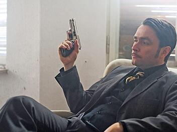 Stefan Evertz spielt einen Profikiller in "Warum Siegfried Teitelbaum sterben musste".  Foto: Arndt Müller