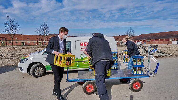 Fleißige Helfer in Bamberg: Alle packen mit an und helfen dabei, die Menschen in der Ukraine und die Geflüchteten zu unterstützen.