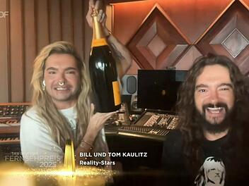 Bill Kaulitz (links) und Tom Kaulitz feierten ihren Sieg per Live-Schalte aus Los Angeles.